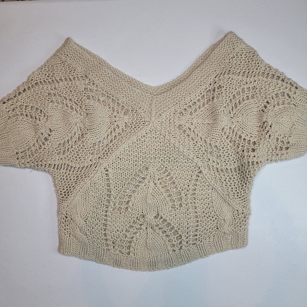 XXI. Cream Crocheted V-Neck Cropped Sweater, EUC, size Small